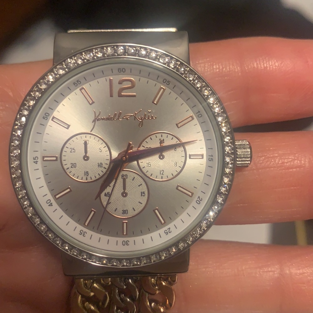 Watch - Picture 3 of 5